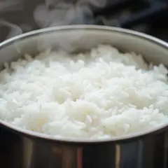 Jak ugotować ryż do sushi? Prosty przepis na idealną kleistość