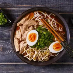 Czy ramen jest zdrowy? Odkryj, jak uniknąć niezdrowych składników