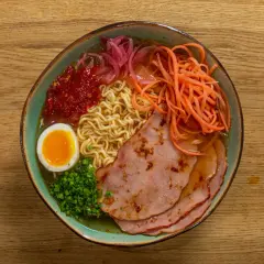 Jak zrobić ramen z zupki chińskiej w 10 minut - proste i pyszne przepisy