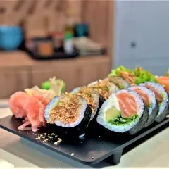 Jak zrobić sushi z łososiem - proste przepisy, które zaskoczą smakami