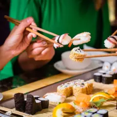 Ile sushi na 2 osoby - idealna porcja, aby nie być głodnym
