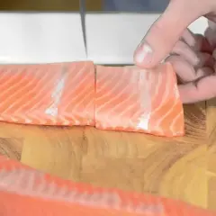 Jak pokroić łososia do sushi - uniknij błędów i zyskaj perfekcję