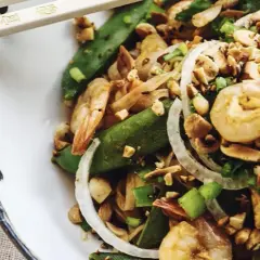 Jakie orzechy do pad thai? Odkryj najlepsze alternatywy dla orzechów ziemnych