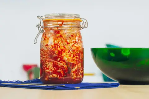 Jak długo można przechowywać kimchi, aby uniknąć zepsucia?