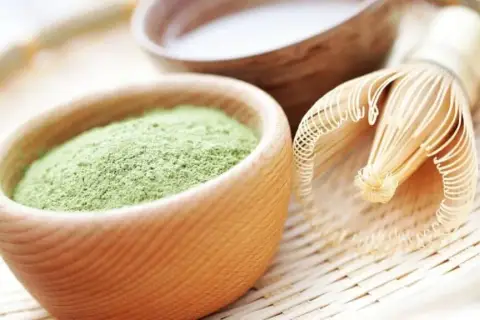 Matcha co to znaczy? Odkryj znaczenie i zdrowotne korzyści tej herbaty