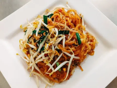 Pad Thai - co to za danie, jego składniki i sekrety smaku