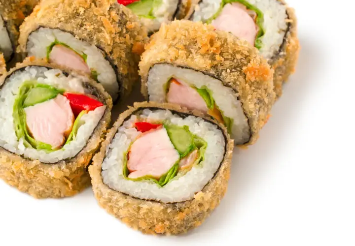 Czy sushi się podgrzewa? Odkryj bezpieczne sposoby na ciepłe sushi