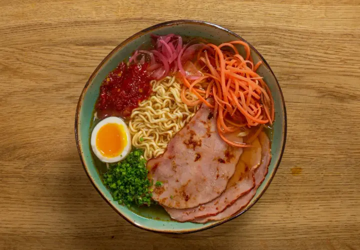 Jak zrobić ramen z zupki chińskiej w 10 minut - proste i pyszne przepisy