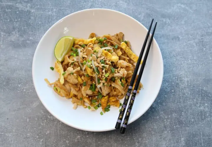 Jak zrobić sos do pad thai, który zachwyci smakiem i aromatem