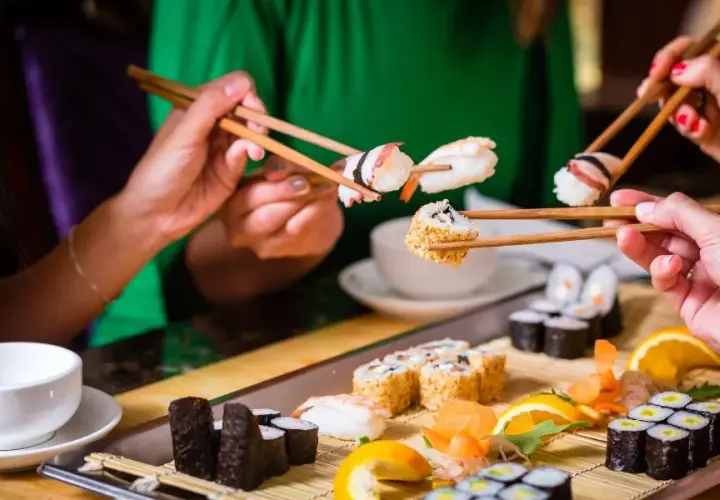 Ile sushi na 2 osoby - idealna porcja, aby nie być głodnym