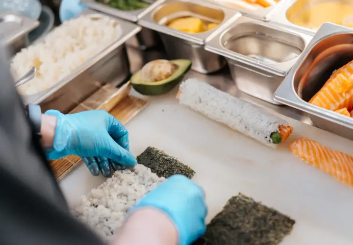 Co dać do sushi? Odkryj najlepsze składniki i dodatki, które zachwycą