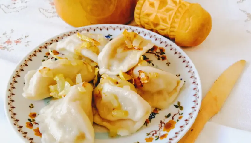 Najlepsze pierogi z bryndzą w Zakopanem - gdzie je znaleźć i spróbować