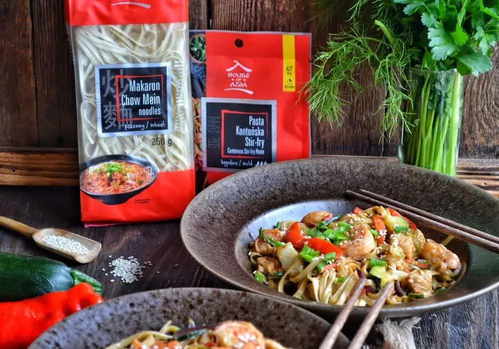 Jakie składniki ma makaron chow mein i dlaczego są ważne?
