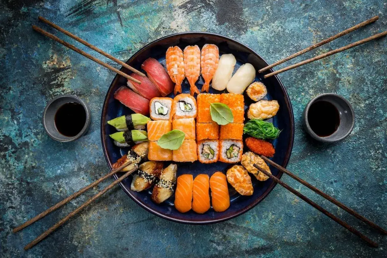 Jak zawijać sushi - proste techniki, które zaskoczą Twoich gości