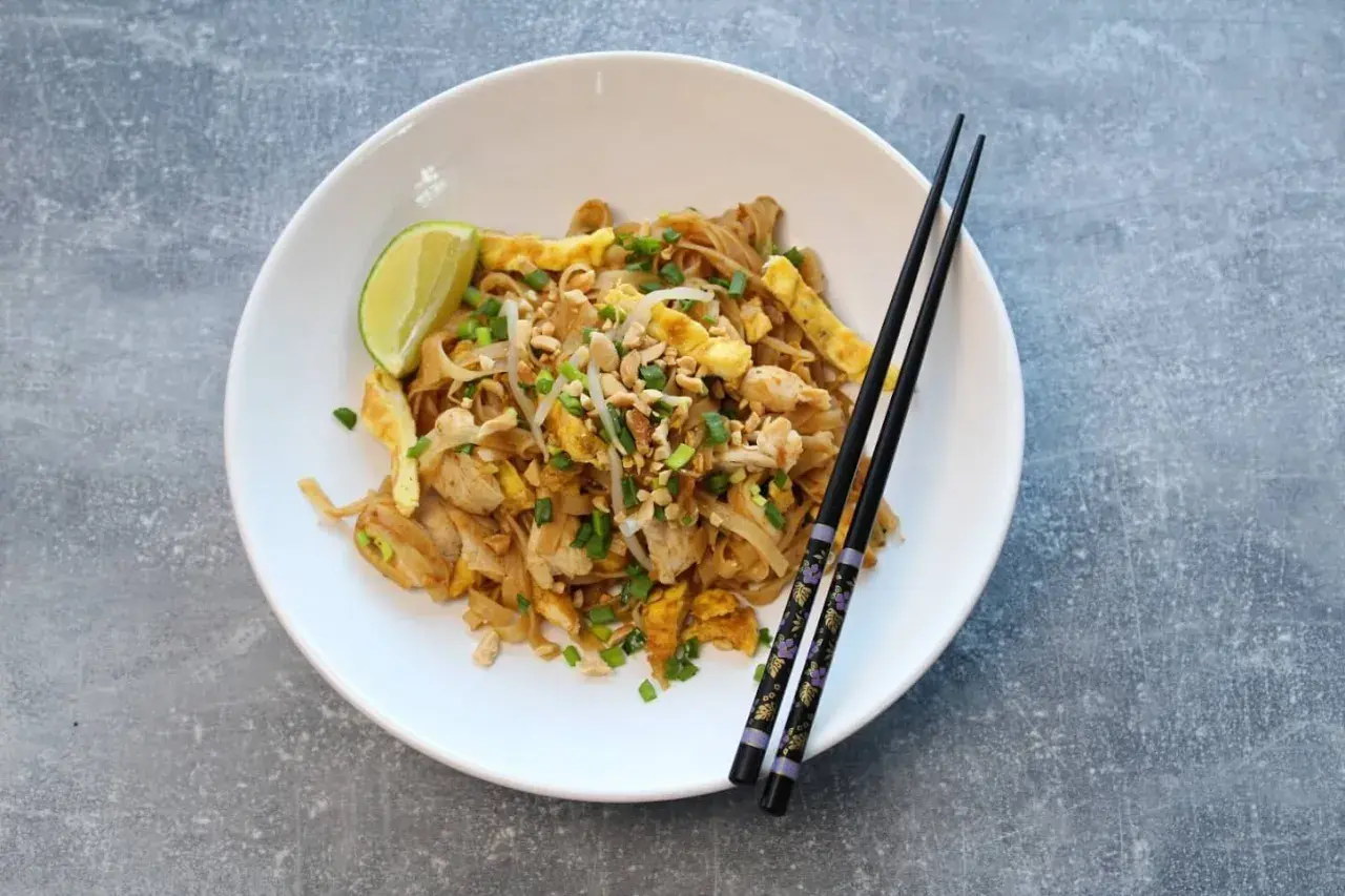 Jak zrobić sos do pad thai, który zachwyci smakiem i aromatem