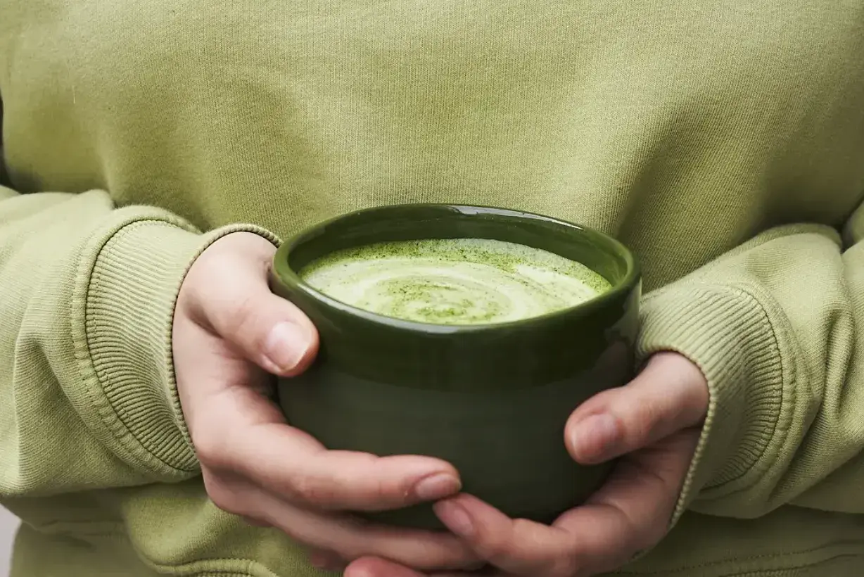 Matcha to kawa czy herbata – odkryj, co naprawdę wybierać