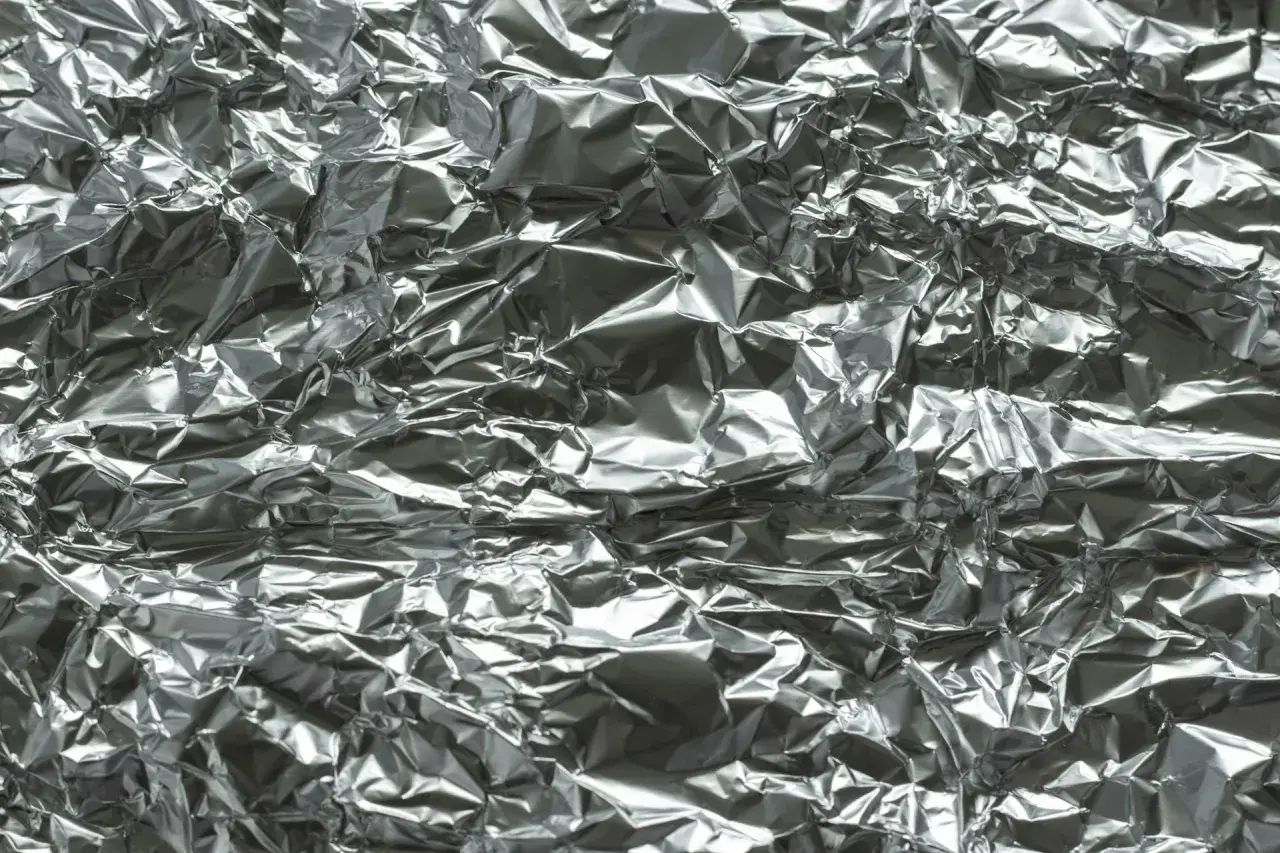 Czy można mrozić mięso w folii aluminiowej? Sprawdź, jak to zrobić bezpiecznie