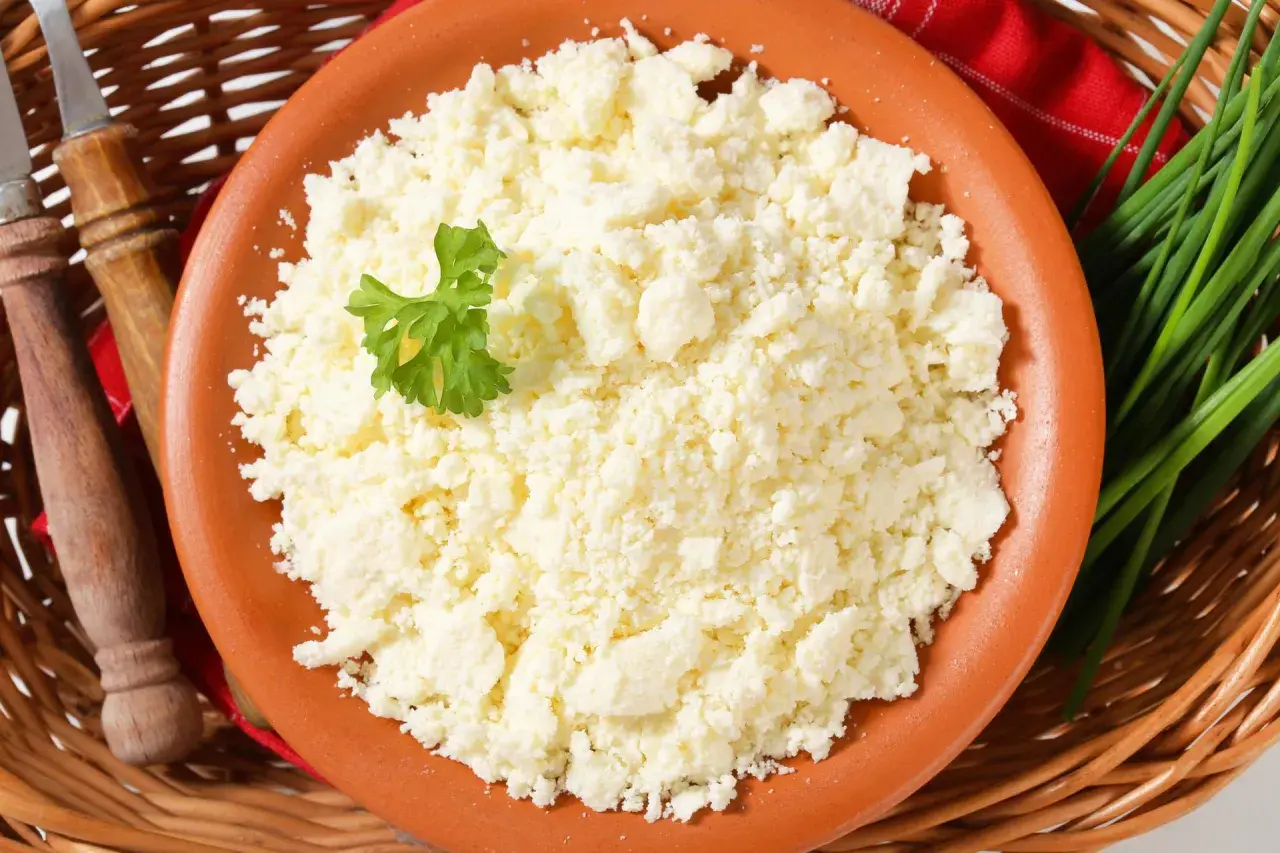 Bryndza jak smakuje? Odkryj jej wyjątkowy smak i aromat