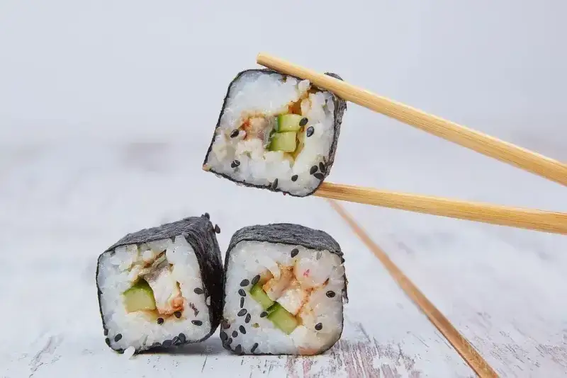 Zdjęcie Domowe sushi co kupić: niezbędne składniki, które musisz mieć