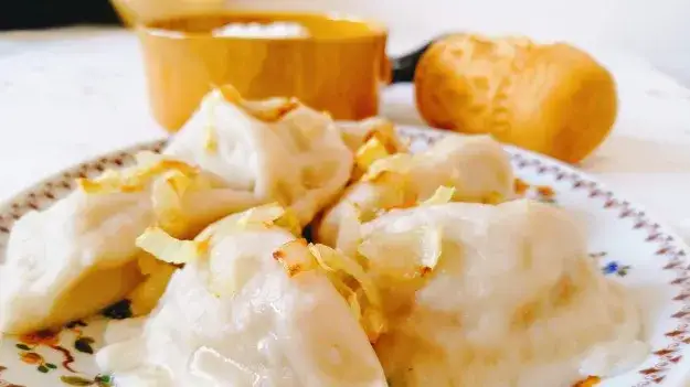Zdjęcie Pyszne pierogi po góralsku z bryndzą - tradycyjny przepis krok po kroku