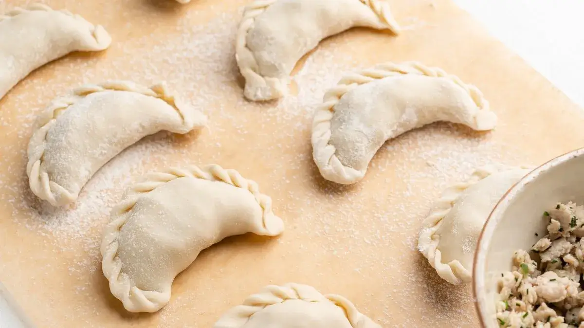 Zdjęcie Czy mrożone pierogi można smażyć? Oto, co musisz wiedzieć