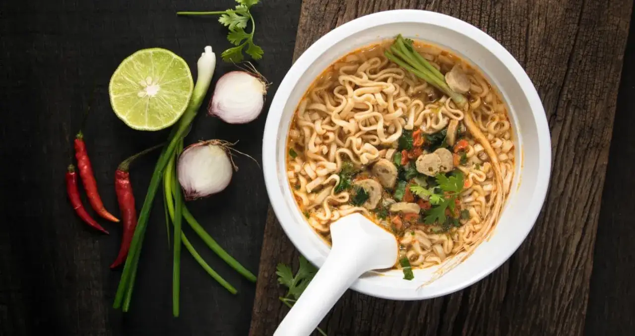 Zdjęcie Czy można jeść ramen w ciąży? Sprawdź, co warto wiedzieć!
