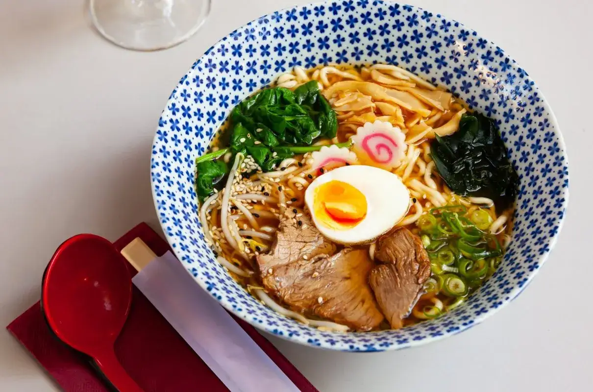 Zdjęcie Czy ramen jest zdrowy? Odkryj, jak uniknąć niezdrowych składników